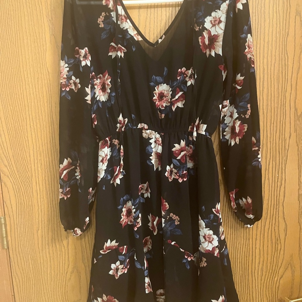 Flower detail sheet arm dress